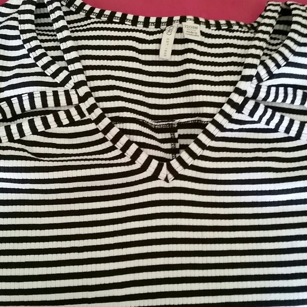 Cute Black and white stripped top